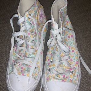 Converse Flower POP Hi top Sneaker size 4